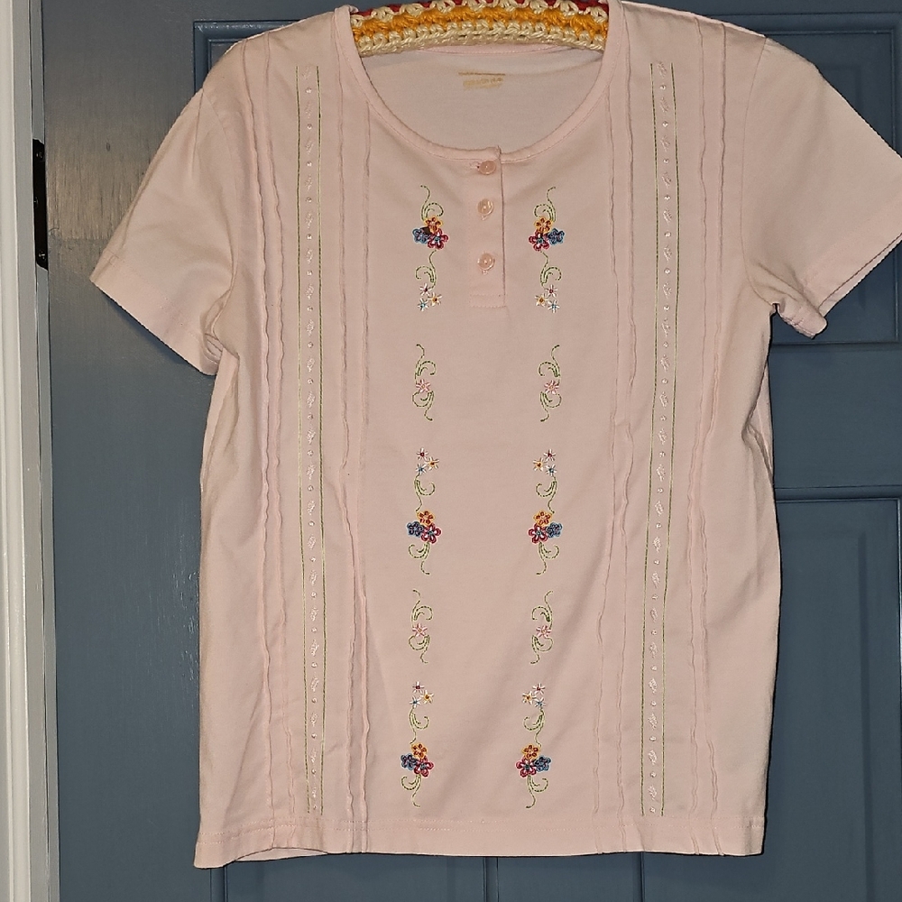 VINTAGE Bobbie Brooks Pink Top  Floral Design Embroidered Flowers 70s RETrO